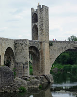 Magnífica Torre de defensa del Puente medieval de  Besalú