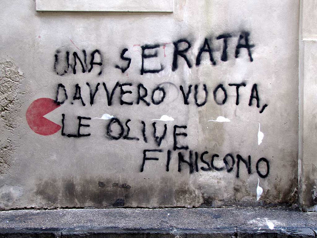 Una serata davvero vuota, le olive finiscono, graffiti, Livorno