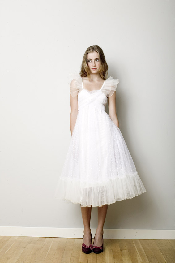 Short tulle dress with bottom and sleeve ruffles