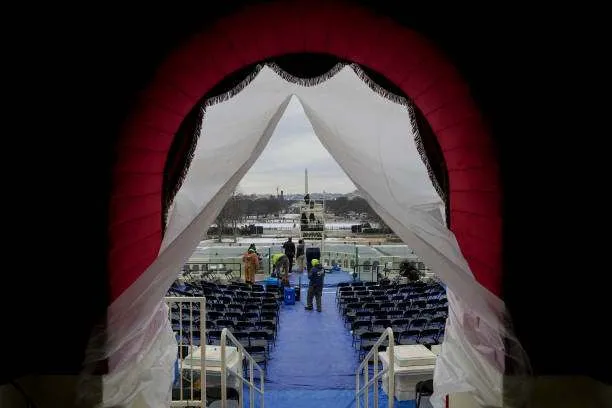 Workers prepare for the 60th presidential inauguration in Washington, DC, on January 17, 2025. Photo by Al Drago/Bloomberg/Getty Images