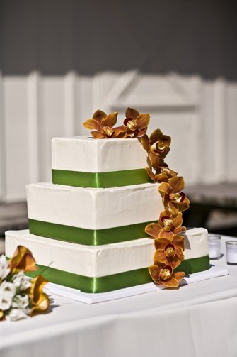 This gorgeous cake was designed by Decadence Wedding Cakes and yes 
