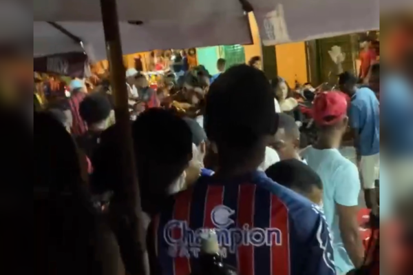 Briga generalizada no Largo do Caranguejo, em Itinga, termina com torcedores feridos após o clássico Ba-Vi