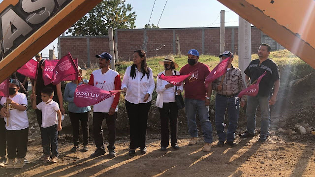 Ariadna Ayala dio inicio a pavimentación de una calle en la ex Hacienda San Agustín