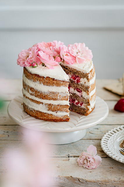 Layer cake à la fraise et rose