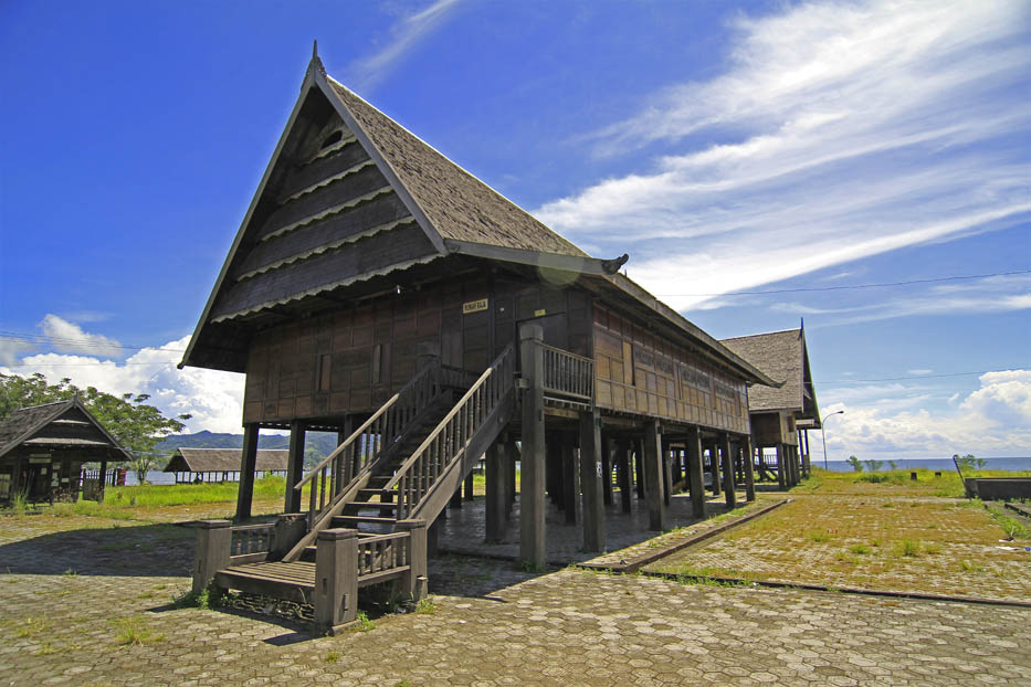 Budaya Sulawesi  Barat  THE COLOUR OF INDONESIA