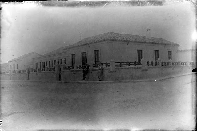  Colegio Los Almendros. Calle La Paz sobre 1920.