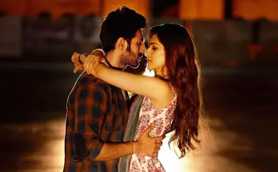 Luka Chuppi (2019) Movie Kriti Sanon Kissing Scenes