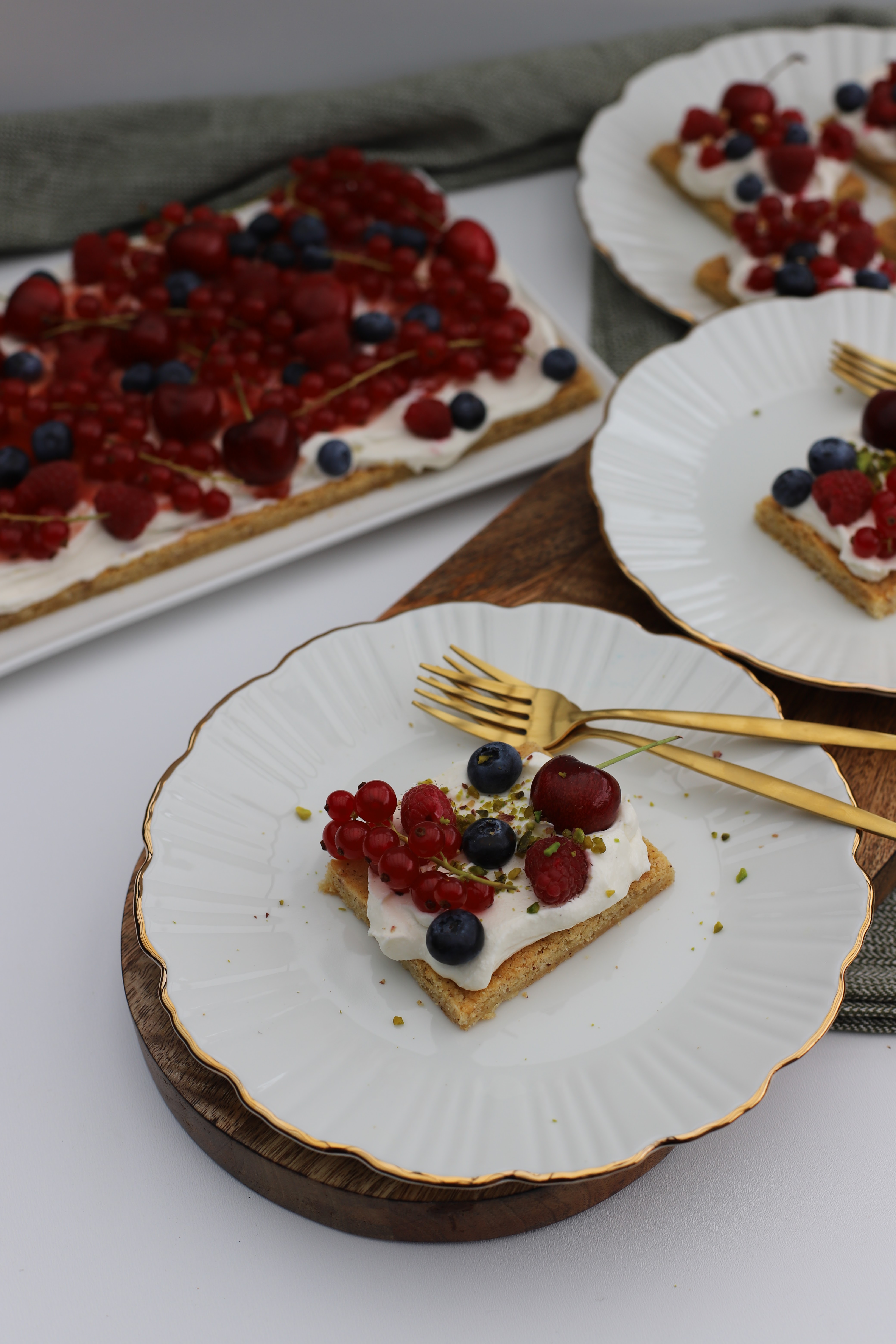 Johannisbeer-Blechkuchen mit Quarkcreme