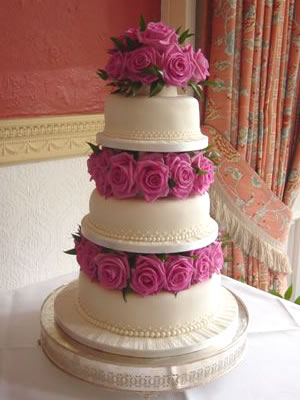 Fresh Pink Roses Wedding Cakes