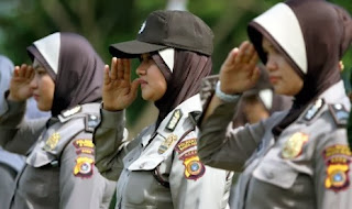 Polwan aceh - berjilbab (foto Antara)