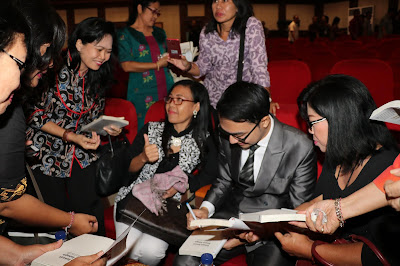 Seminar Motivasi untuk 1.000 Pejabat Eselon 2, 3 dan 4 Pemerintah Provinsi Bali Bersama Motivator Muda Indonesia Edvan M Kautsar di Denpasar Pulau Bali