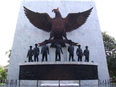 Bacaan Keluarga: Revolusi: Monumen Revolusi Indonesia