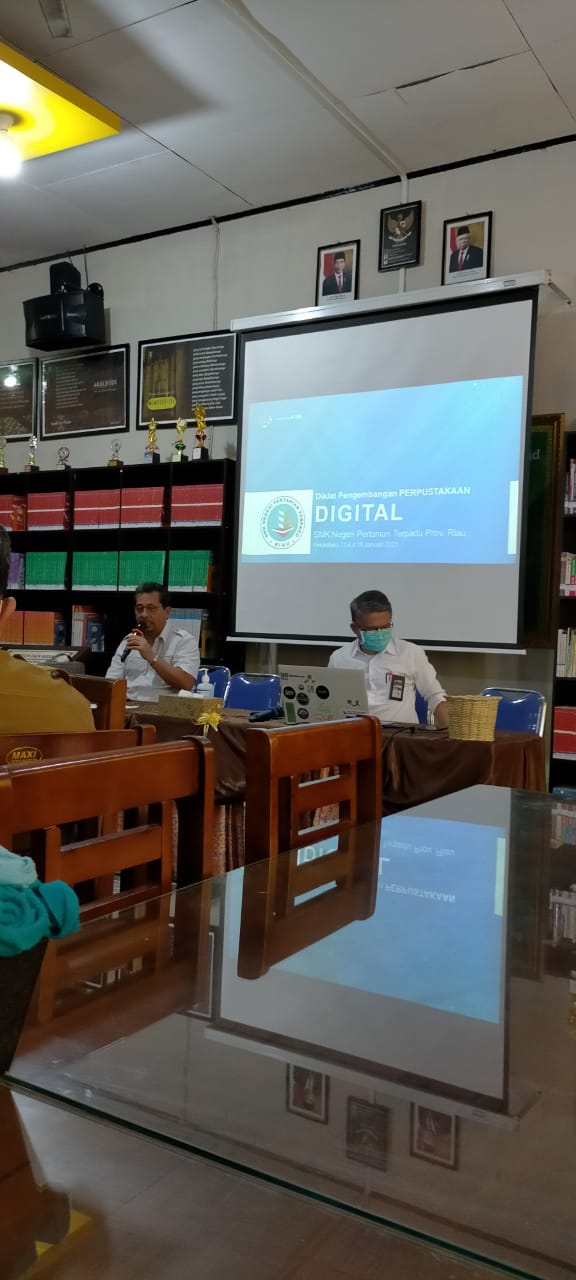 Perpustakaan Juara SMKN Pertanian Terpadu Propinsi Riau Taja Diklat