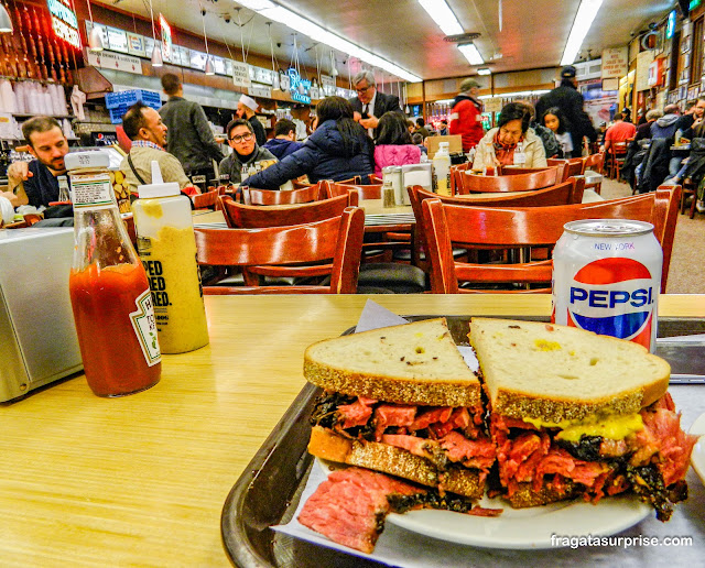 Sanduíche de pastrami da Katz's Delicatessen, Nova York