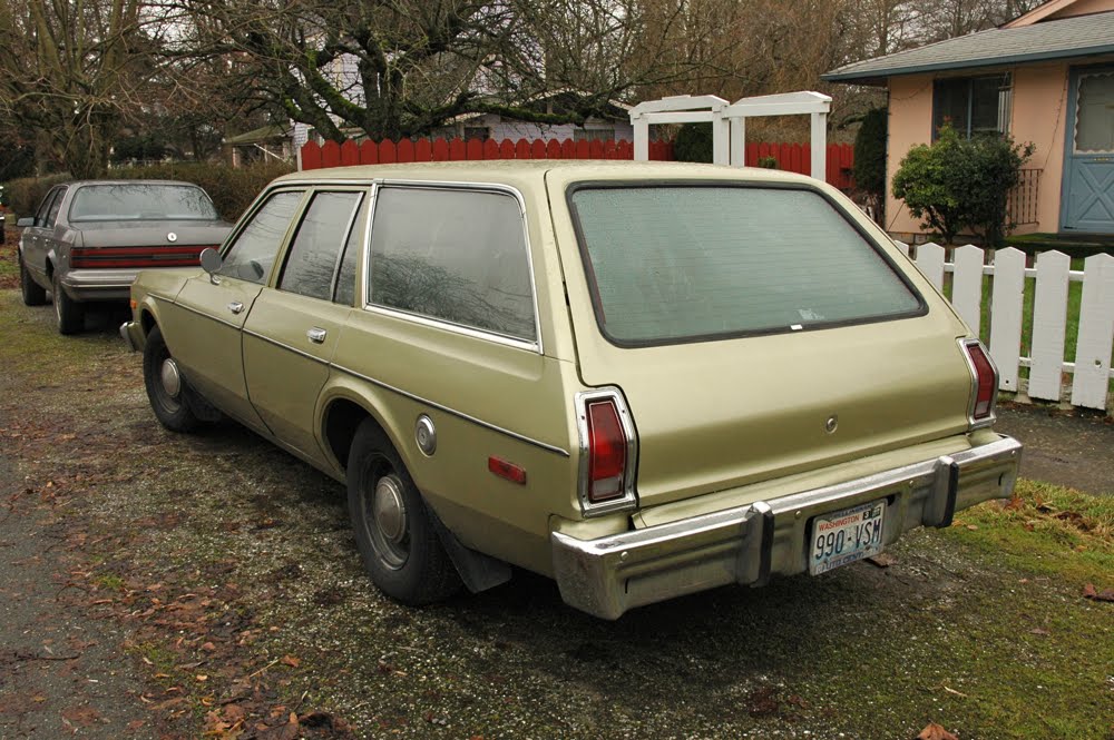 Badgeless 1977 Plymouth Volare