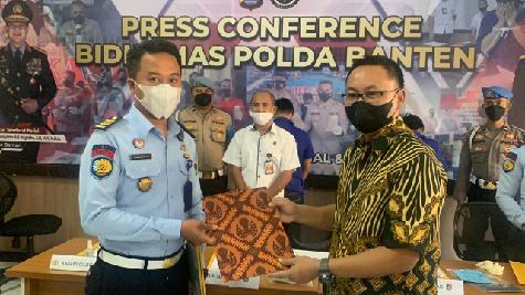 Petugas Lapas Cilegon Dapat Penghargaan Dari Polda Banten Karena Gagalkan Penyelundupan Sabu