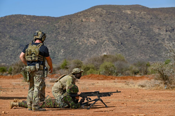 Armée kenyane/Kenyan Armed Forces - Page 6 7307837