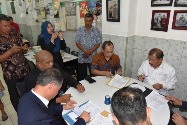 Bupati Ali Mukhni Sepakati Kerjasama Pengembangan Proyek Listrik Tenaga Surya dan Pengembangan Ekonomi Khusus (KEK) 
