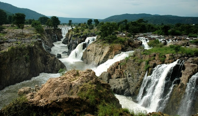 Aruvikkuzhi Waterfall