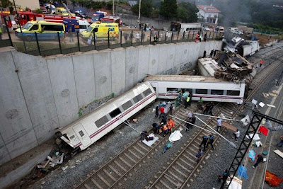 Video mostra momento exato do descarrilhamento de trem na Alemanha. Foram contabilizados mais de 80 mortos.