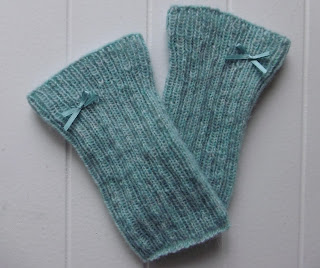 https://www.myboshi.net/anleitungen/handarbeit-anleitungen-zum-download/mode/handschuhe-stulpen/gestrickte-pulswaermer-alpaka-kuschelweiche-handschmeichler.html