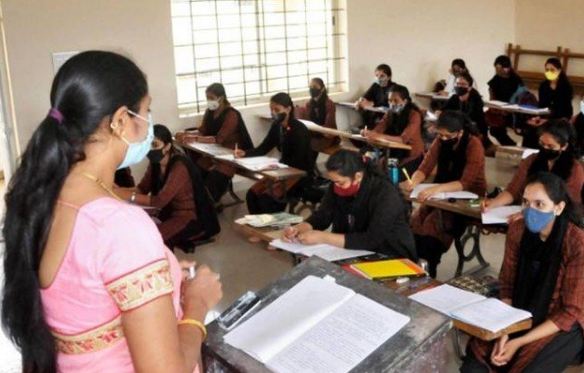راجھستان: بھارت میں مسلمان خاتون اسکول ٹیچر کو پاکستان کی جیت پر خوشی منانے پر نوکری سے فارغ کردیا گیا۔
