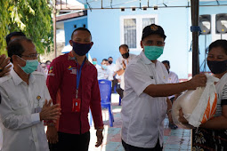 Jefirstson Riwu Kore Salurkan Bansos Beras ke 11,351 KPM di Kota Kupang