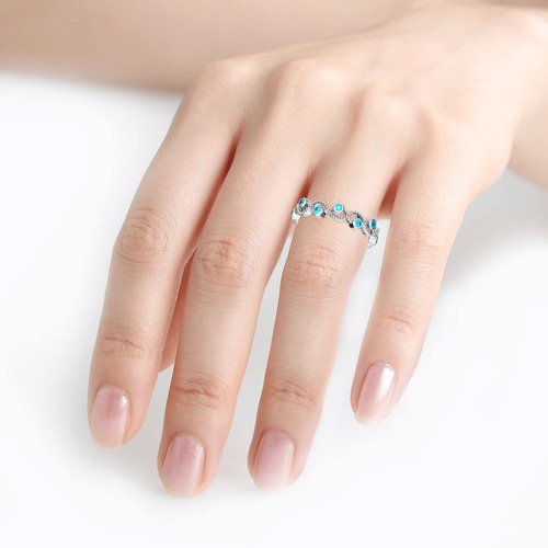 wedding ring for her from Jeulia