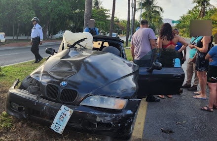 Se impacta BMW contra camellón de la Kukulcán