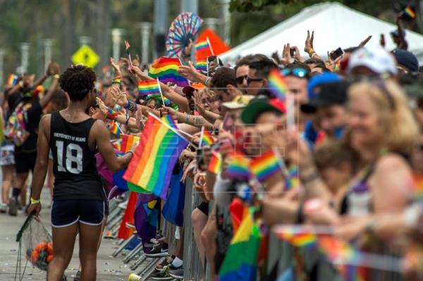 Miami Beach celebra su orgullo gay con el esquiador olímpico Gus Kenworthy