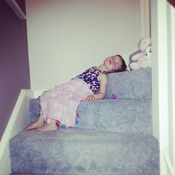 15+ Hilarious Pics That Prove Kids Can Sleep Anywhere - My Baby Girl Not Only Didn't Make It To Bedtime But She Also Didn't Make It To Bed
