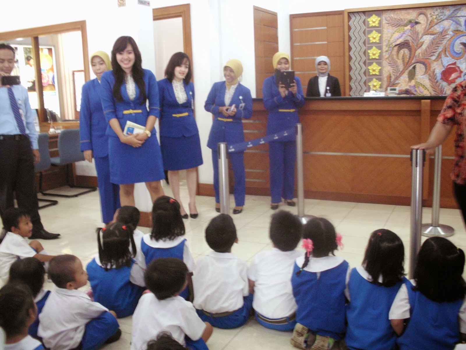 TK HANGTUAH 16 TEGAL TEMATIK PROFESI DI BANK  BJB  CABANG TEGAL