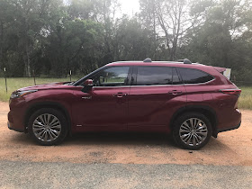 Side view of 2020 Toyota Highlander Hybrid Platinum AWD