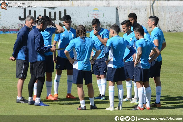 Práctica de fútbol pensando en el debut ante Arsenal