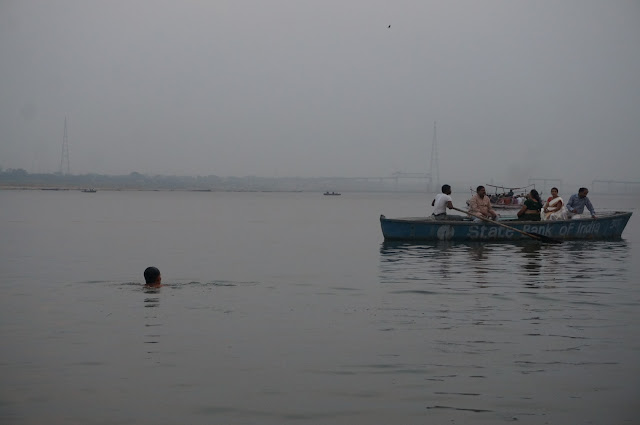 Menikmati Varanasi di tepian Sungai Gangga