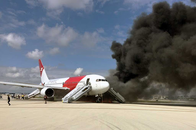 Foto Pesawat Terbakar Saat Akan Lepas Landas, 15 Korban Terluka3