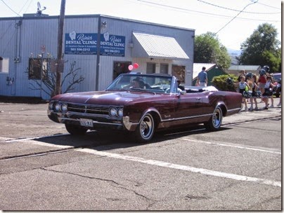 IMG_1713 1966 Oldsmobile Dynamic 88 Convertible in the Rainier Days in the Park Parade on July 12, 2008