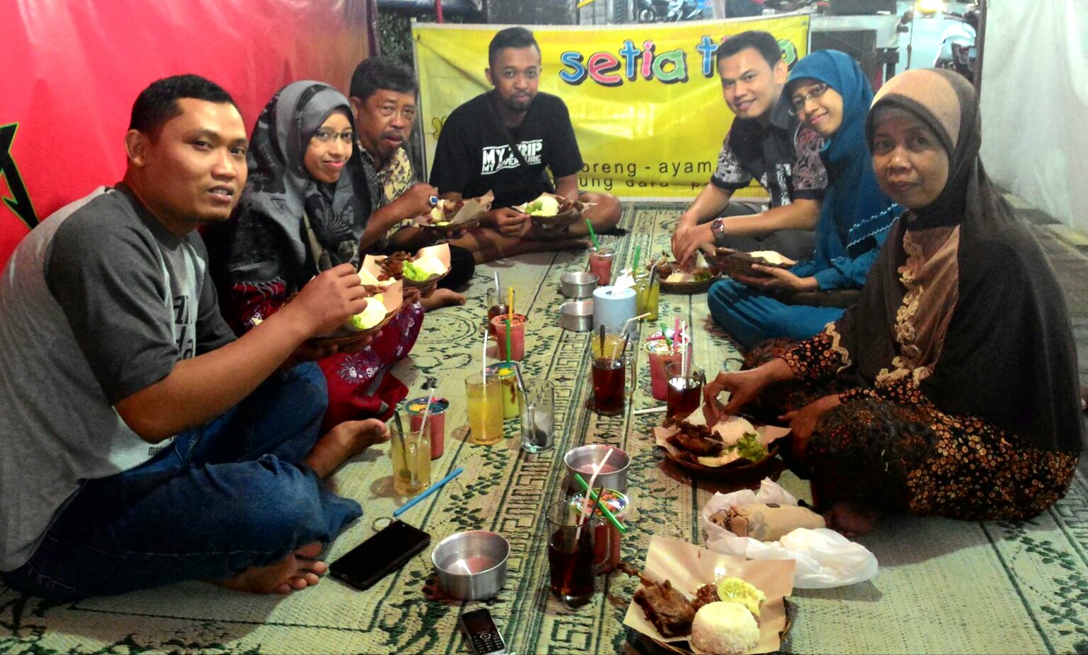 Gambar Kartun Keluarga Sedang Makan Bersama  Aliansi kartun