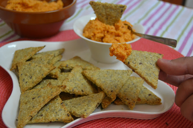 DIP DE ALMOGROTE CON NACHOS DE AVENA