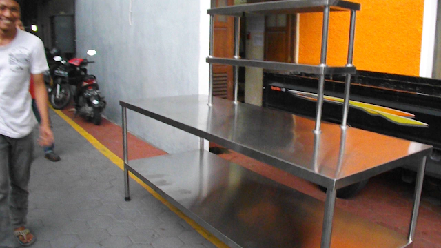 Meja Stainless  Steel untuk Dapur Resto