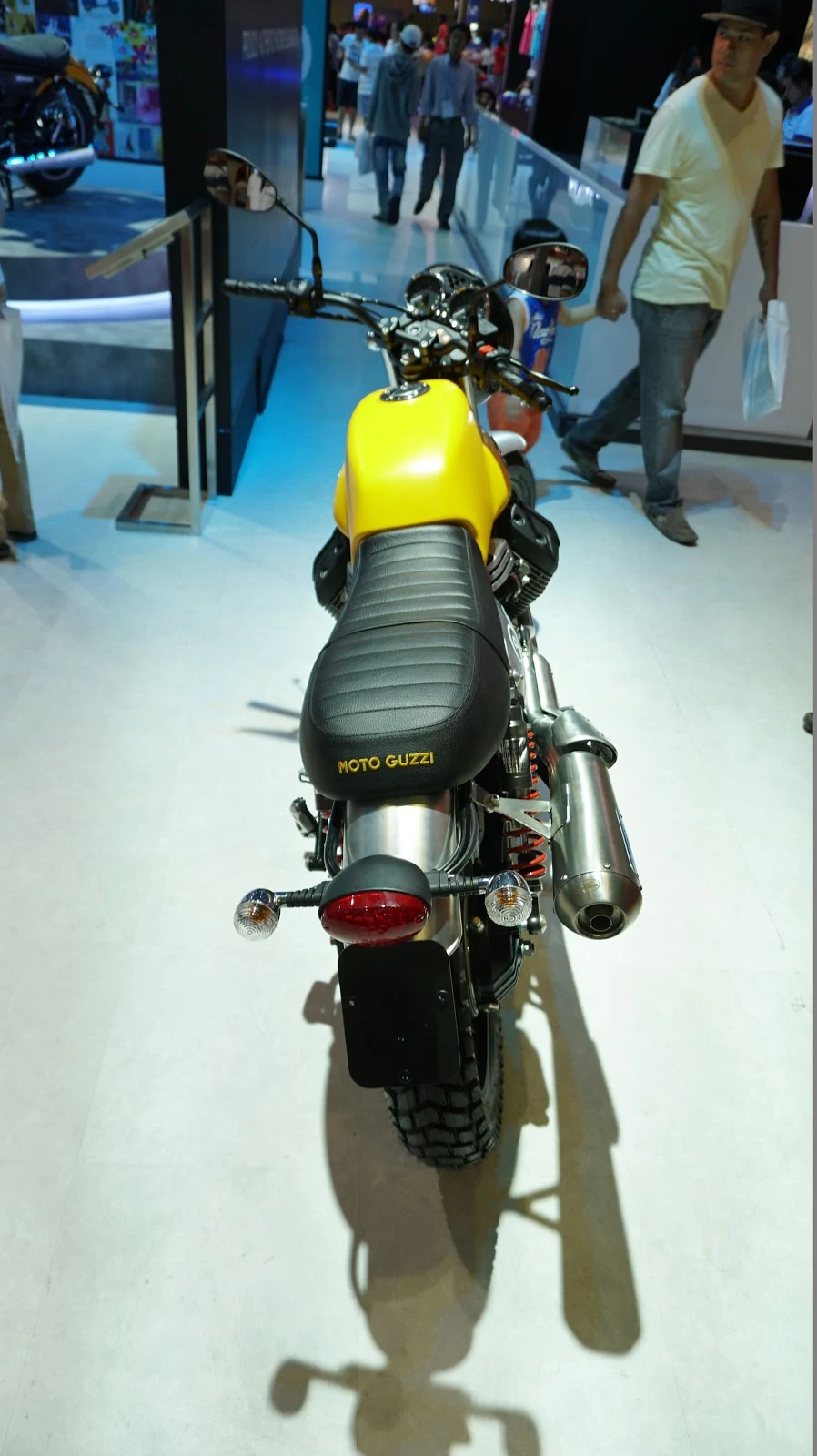 Moto Guzzi V7 II STORNELLO