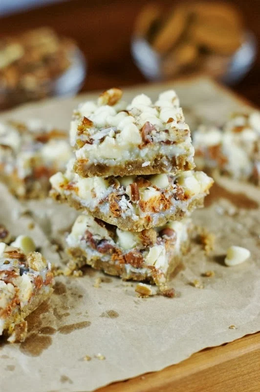 25 Last Minute Christmas Cookie Ideas. Gingerbread Magic Bars.