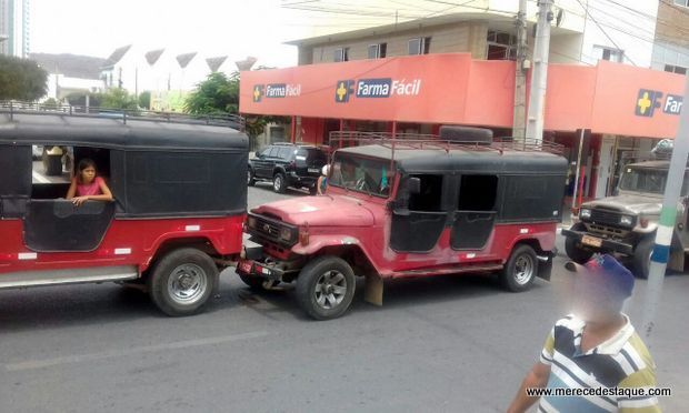 Acidente envolve três Toyotas em Santa Cruz do Capibaribe