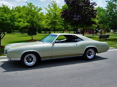 MOTORcontest clasic car 1967 Buick Riviera