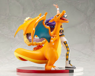 Pokémon – Leon & Charizard, Pokémon Center