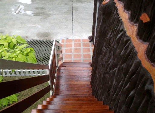 บันไดทางขึ้นลงบ้านพักระเบียงวิวรีสอร์ท นครนายก