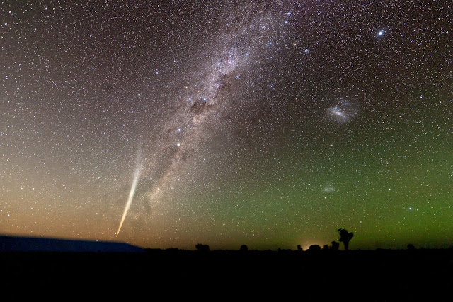 Comet Lovejoy (C/2011 W3) and the Milky Way Galaxy over Queensland