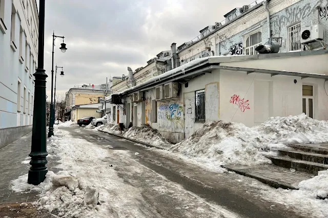 Петроверигский переулок, улица Маросейка, дворы