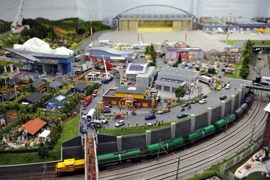 pocongggg.blogspot.com - MINIATUR BANDARA TERBESAR DI DUNIA