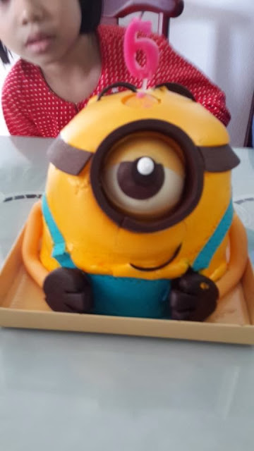 minion cake untuk azalia 2